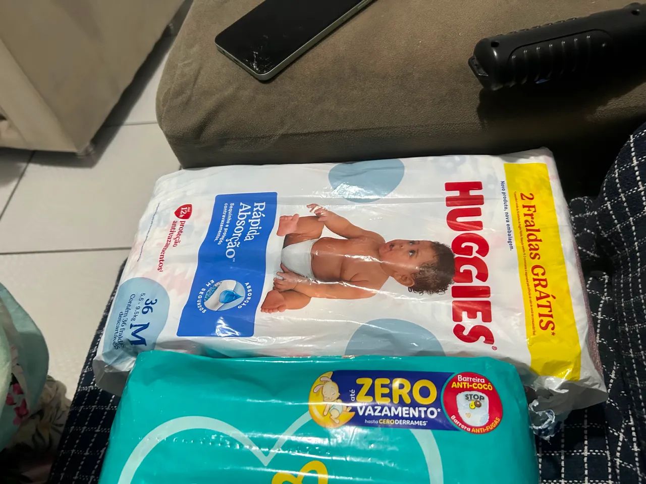 4 pacotes de fraldas vendo ou troco por XG - Foto 4