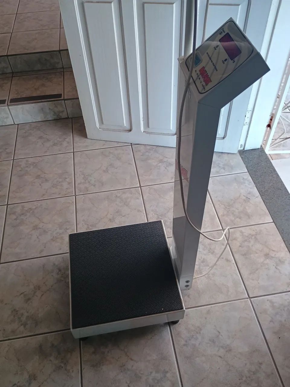 Balança e medidor de tamanho  - Foto 2