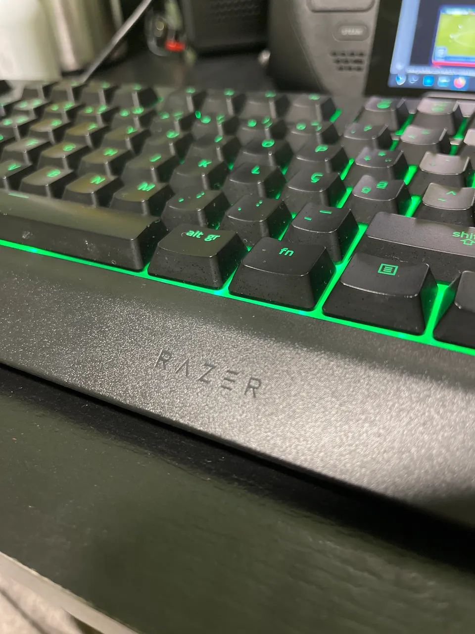 Teclado Gamer Razer Cynosa V2 RGB (Layout PT com Ç) - Impecável - Foto 4