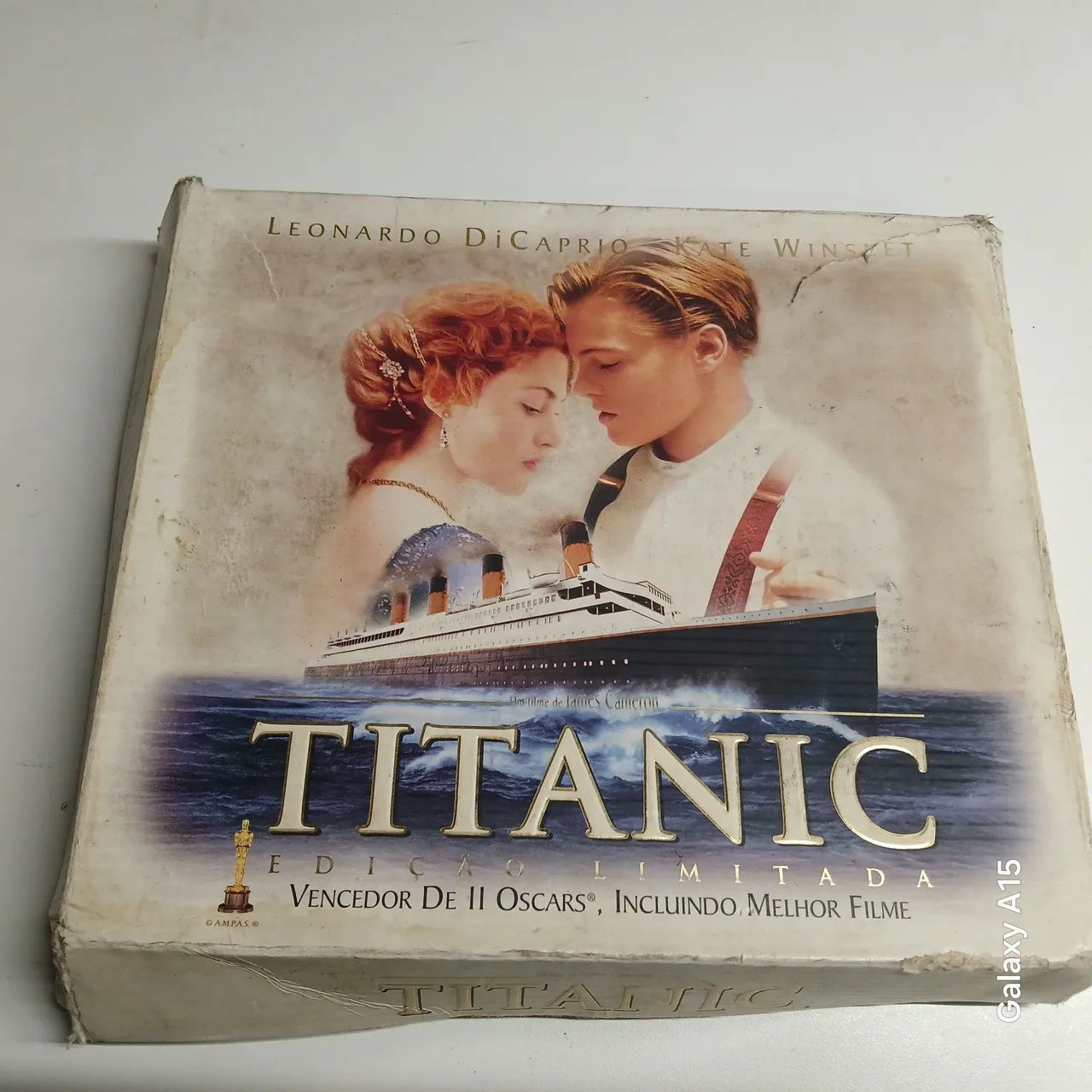 Vendo um kit fitas VHS original do filme titanic mais fotos 