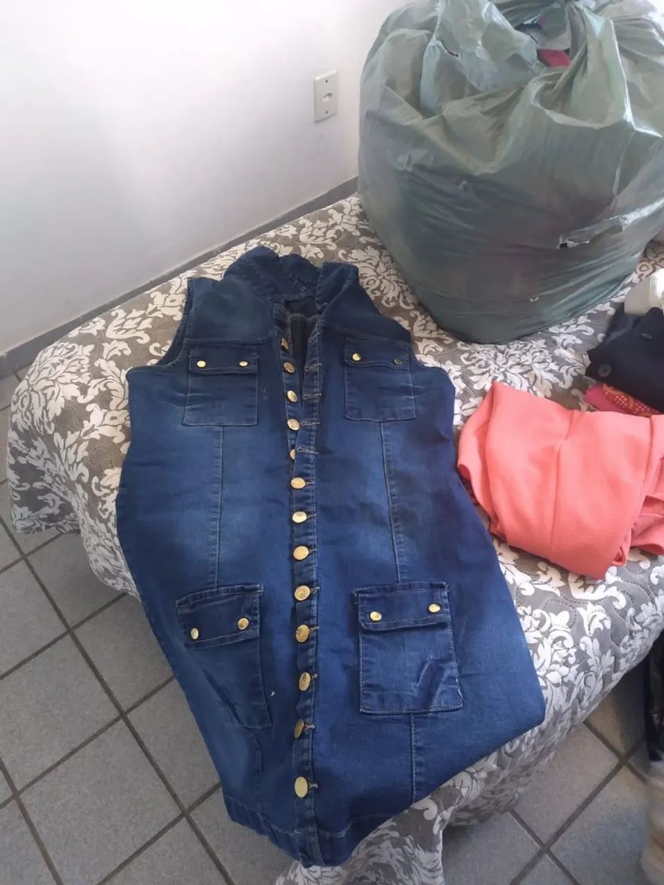 Lote de roupas 235 peças diversas 