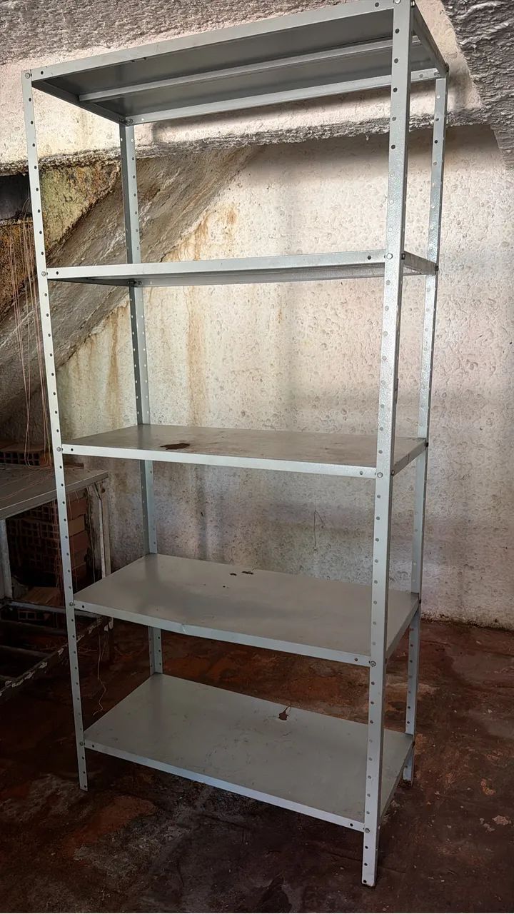 Estantes de Ferro