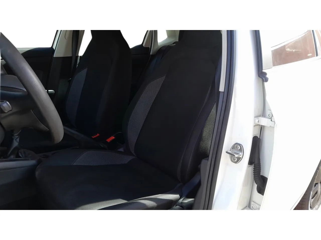 Volkswagen Polo Track 1.0 Flex 12V 5p, foto 11 de 16