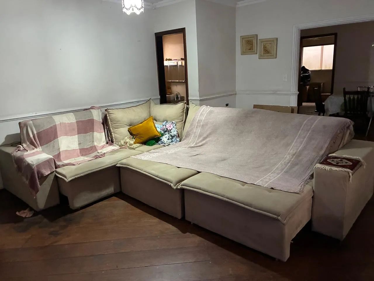 Sofá Bege 6 lugares