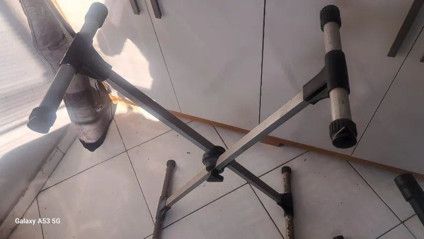 Pedestal de Tecaldo e Guitarra 150 cada - Foto 3