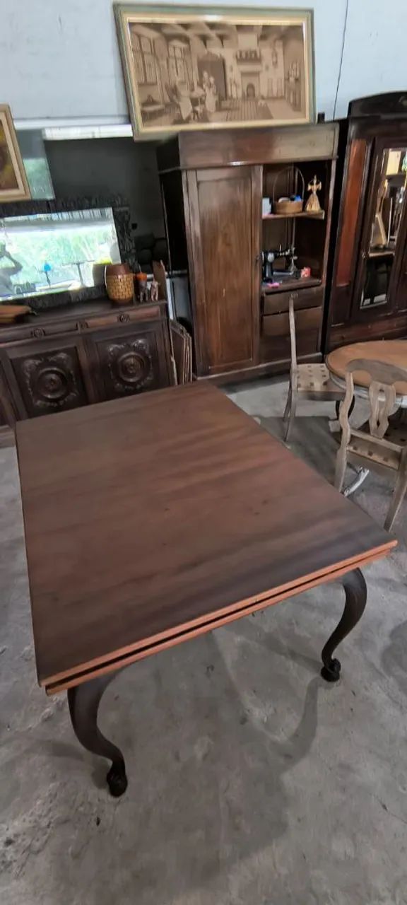 mesa com 06cadeiras e 02 poltronas 
