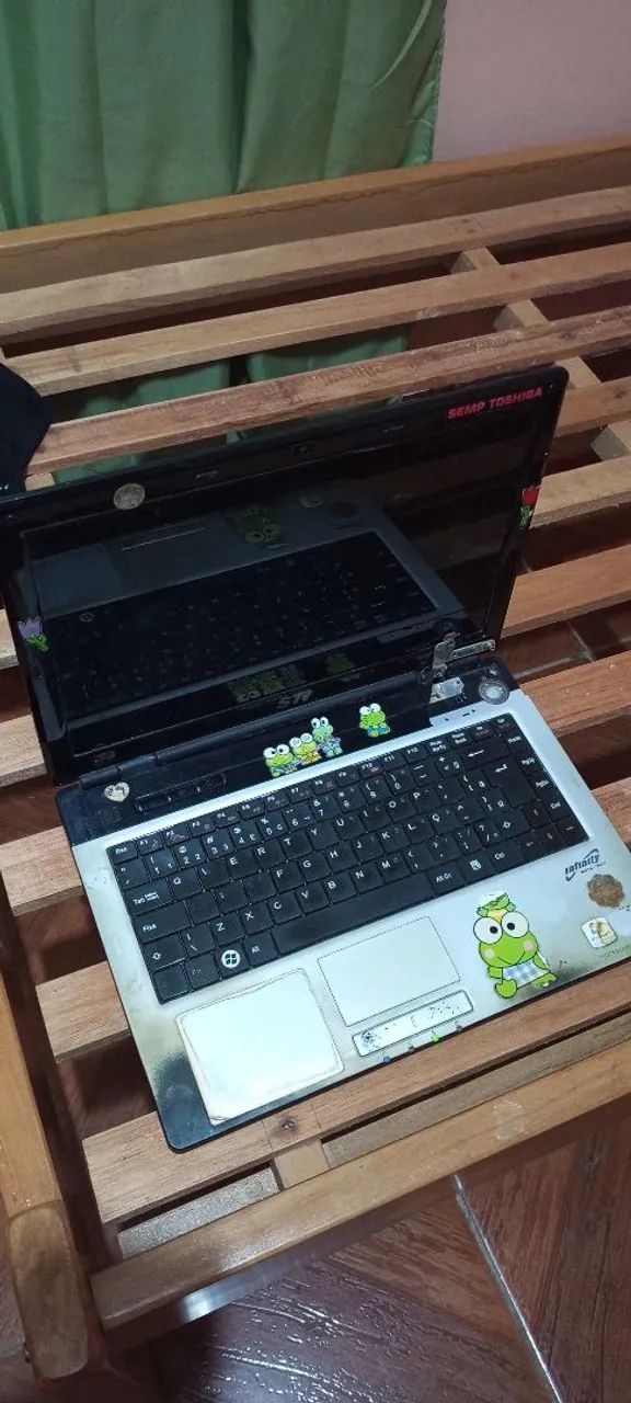 Vende-se notebook para retirada de peças 
