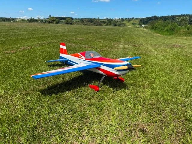 Aeromodelo Laser 260 Phoenix Models Carbon + DLE65 + Servos Savox 0251 Plus HV