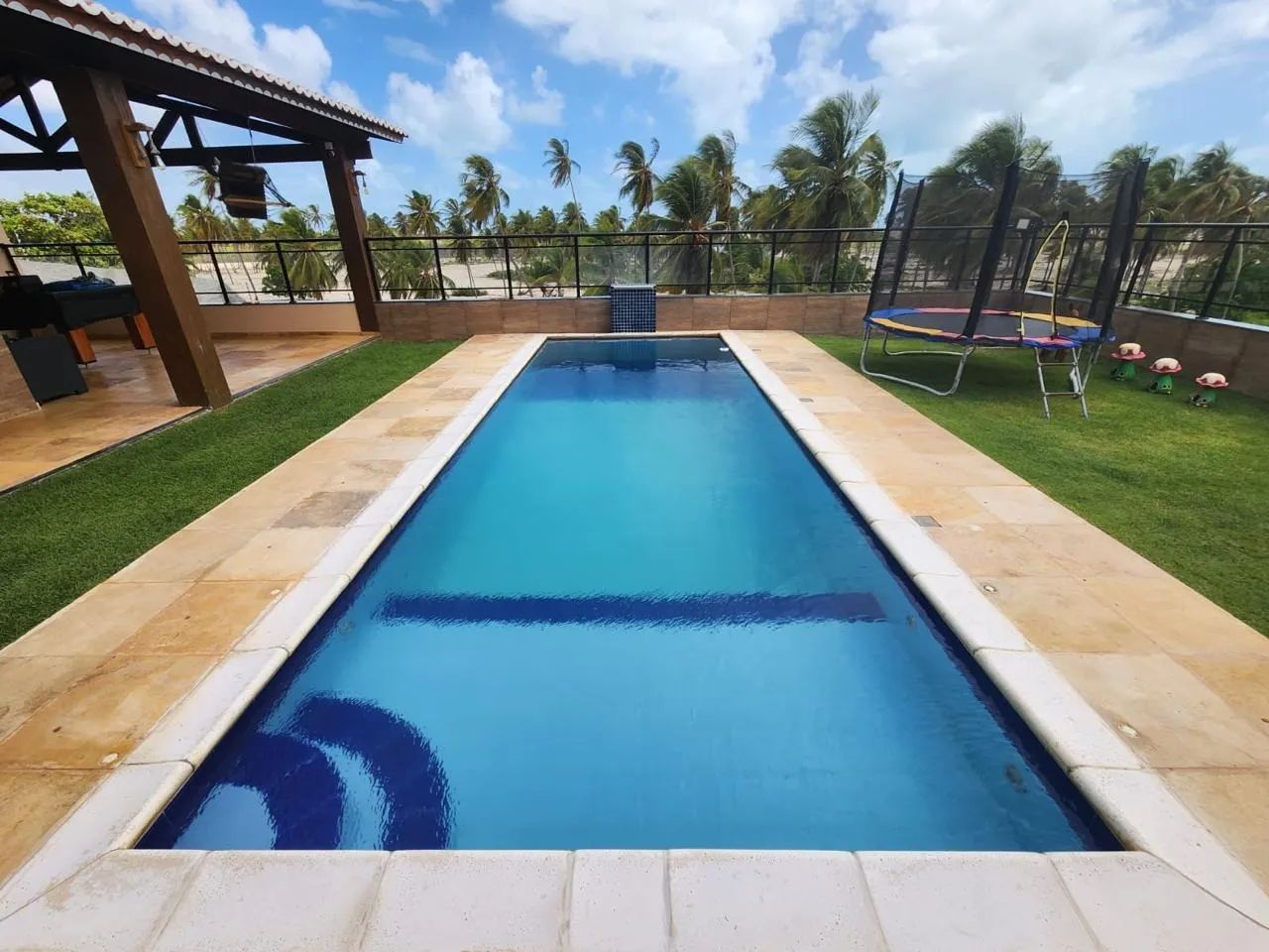 CASA DE LUXO NA PRAIA DA CAPONGA...