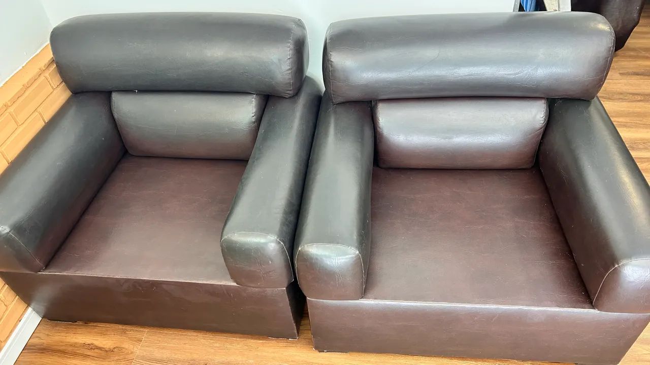Par de Poltronas em Couro Legítimo - Foto 2