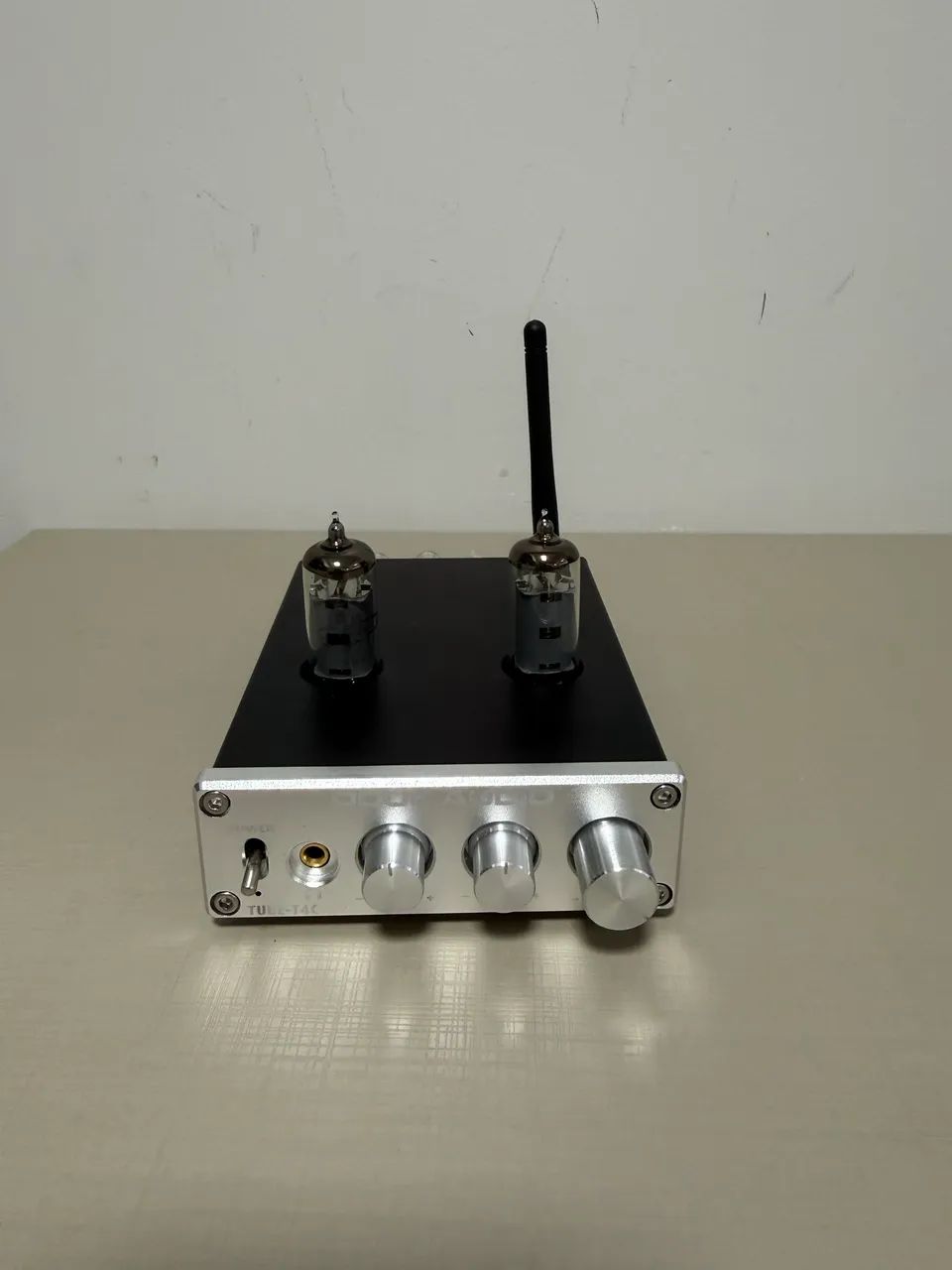 Amplificador válvula Douk Áudio 