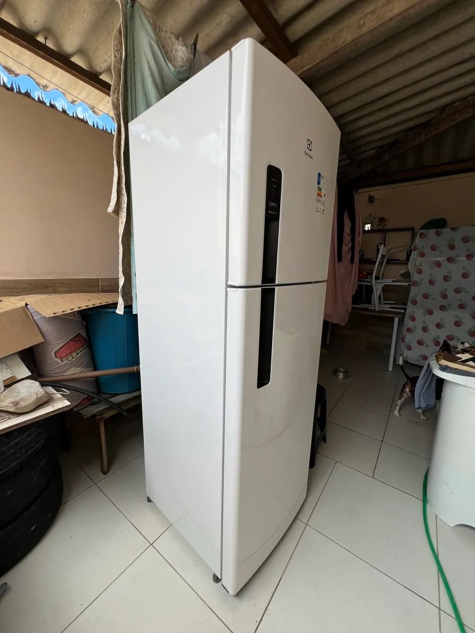 Geladeira Eletrolux 400L em estado de nova.