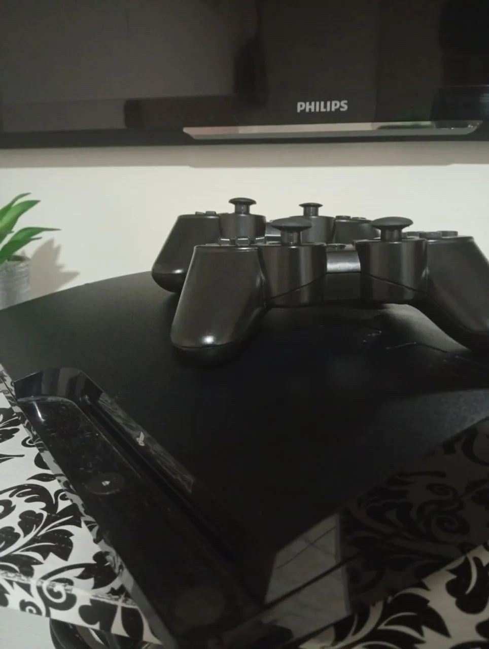 Playstation 3 Slim + 2 Controles + Desbloqueio HEN - Foto 4