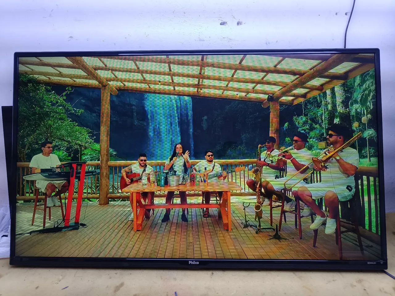 Vende-se uma TV 43 polegadas Philco smart - Foto 2