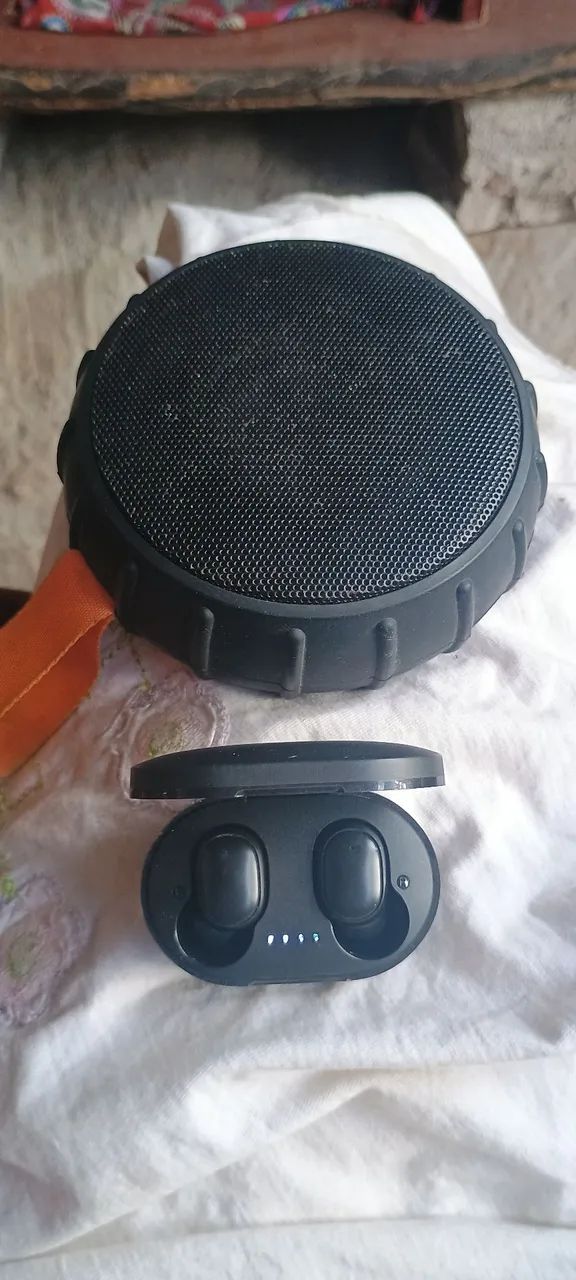 Caixinha e fone bluetooth