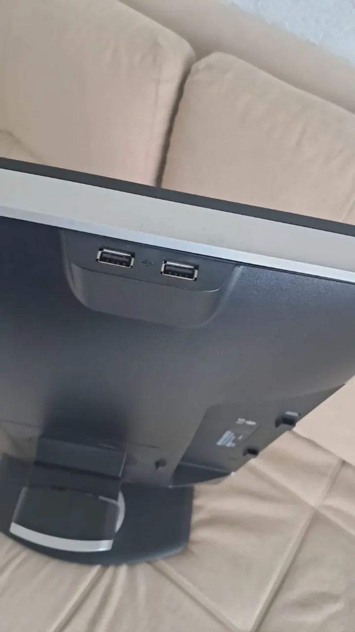 Monitor Dell 24" Ultrasharp Widescreen U2412m - Foto 4