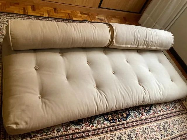 Futon Cáqui Acompanha 2 Bolsters (Almofadas Rolo) - Excelente Estado - Foto 2