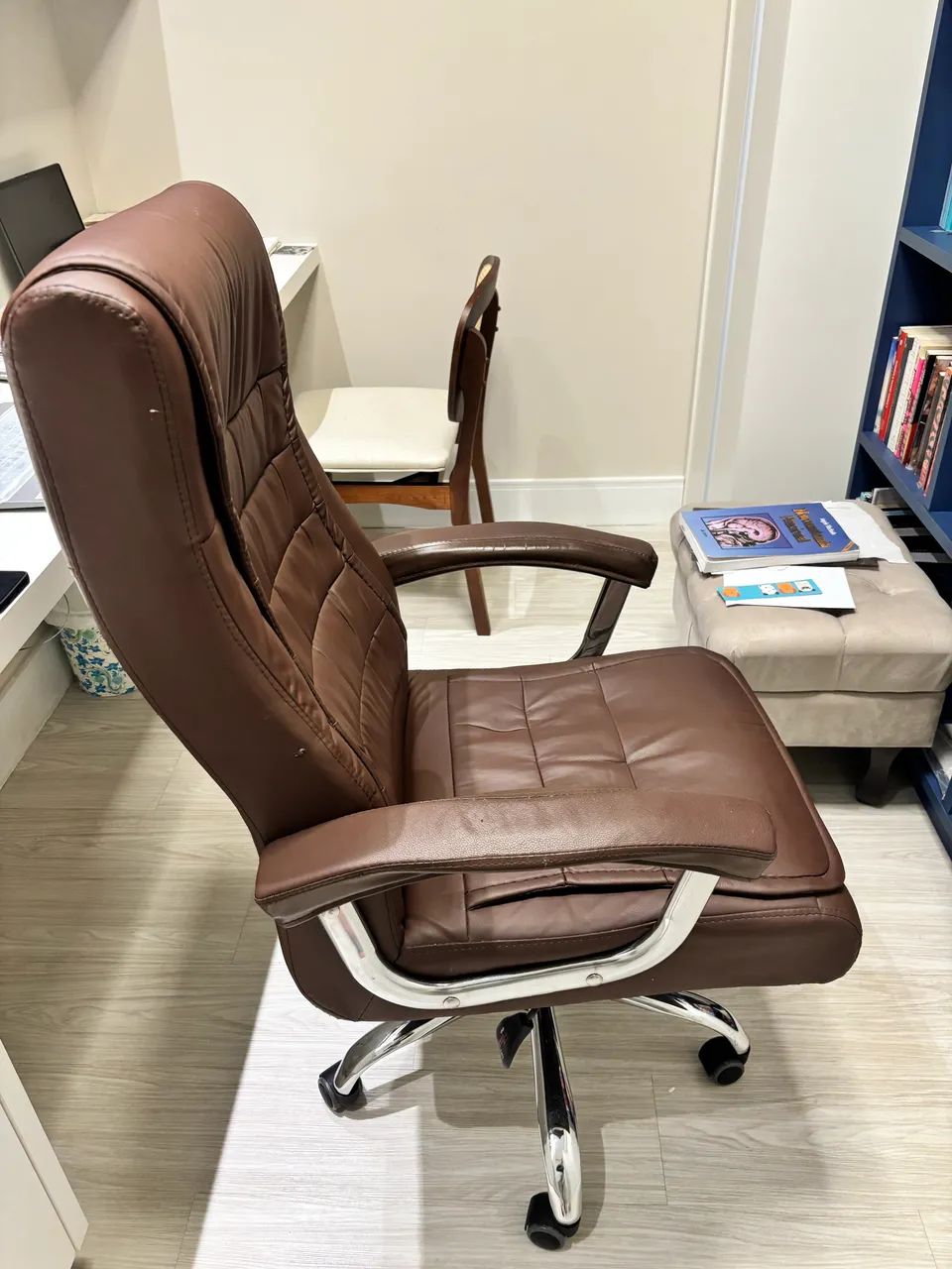 Cadeira Presidente Executiva Marrom - Escritório / Home Office - Foto 3