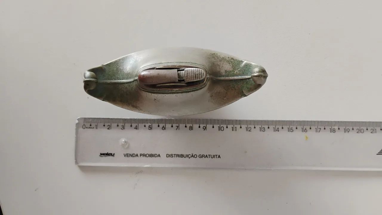 ISQUEIRO DE MESA COM FORMATO DE LÂMPADA  - Foto 4