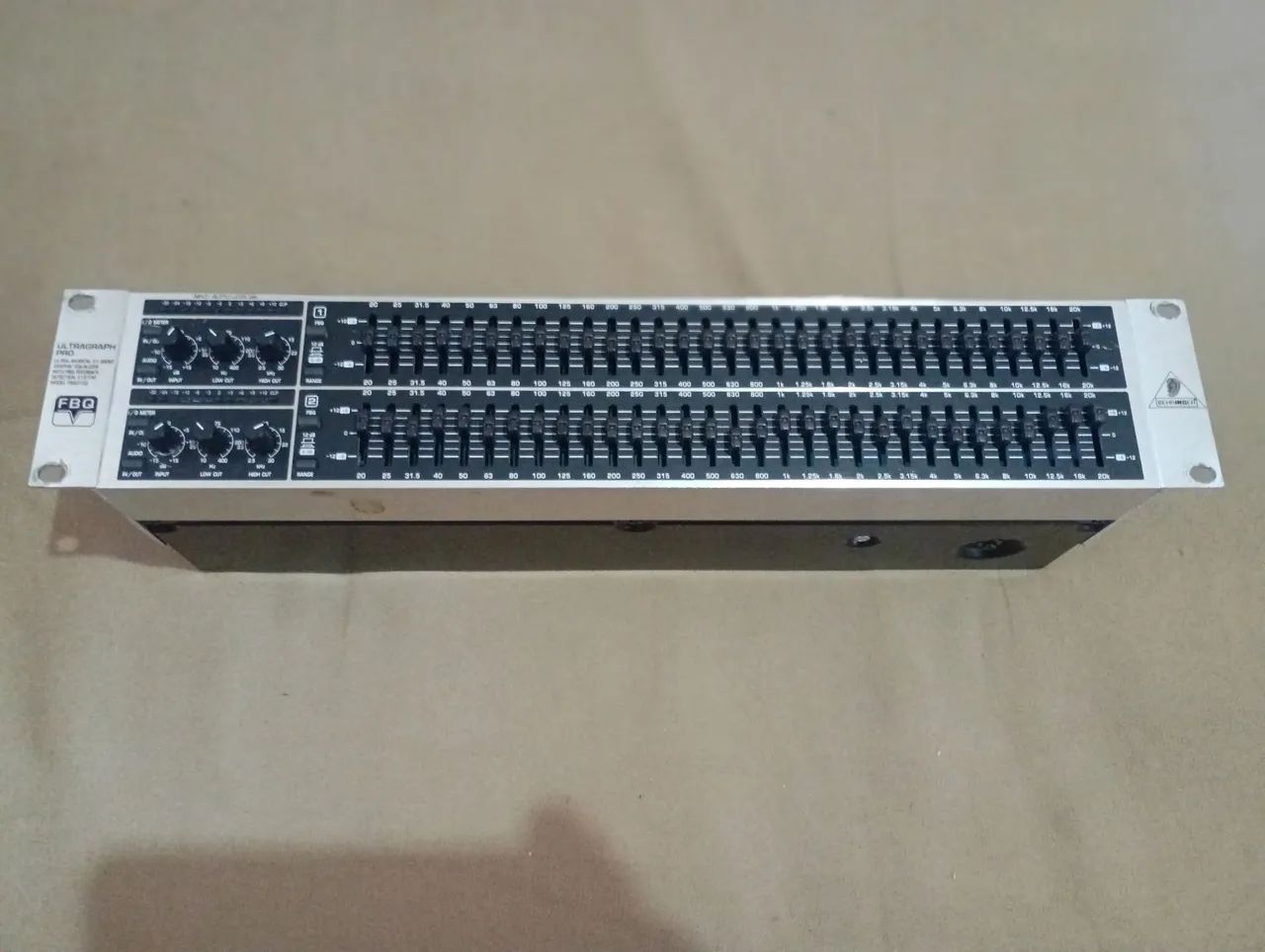 Equalizador Behringer FBQ 3102