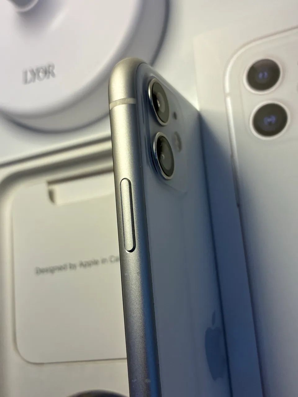 iPhone 11 64GB Branco - Caixa Original e Acessórios - R$ 1.200
