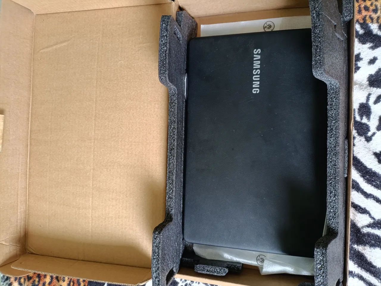 Notebook Samsung com caixa -tela grande - muito conservado! - Foto 2