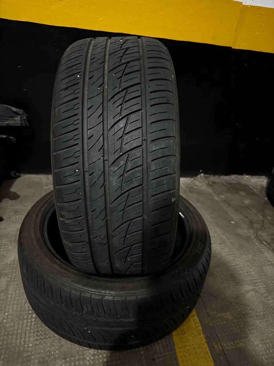 Par de pneus 255/40R19
