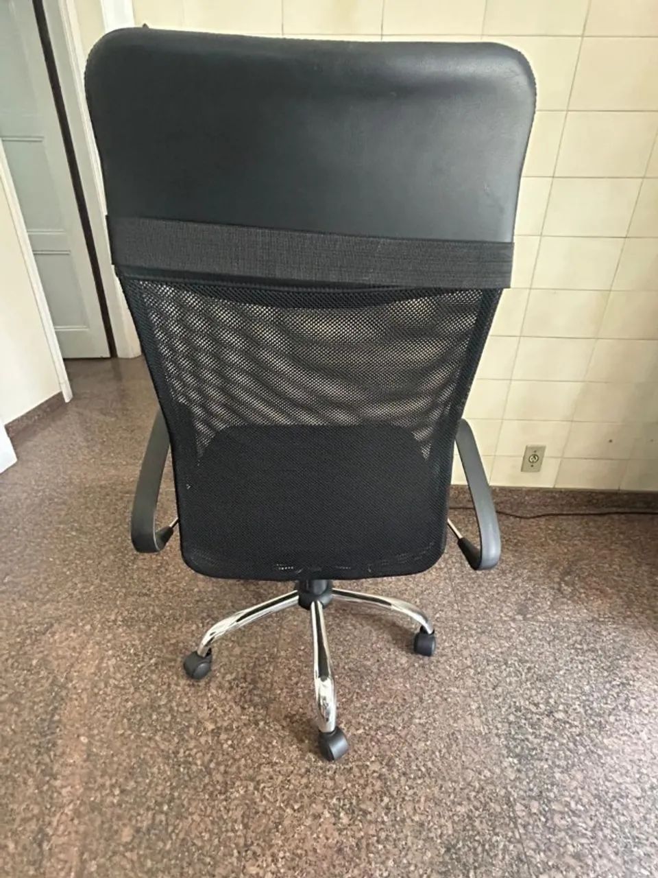 cadeira de escritório preta - Foto 2