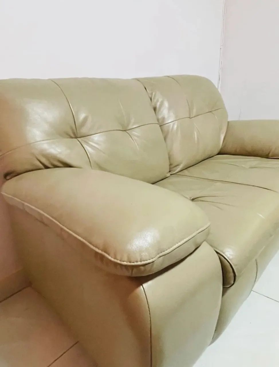 Sofá couro legítimo Atlântida
