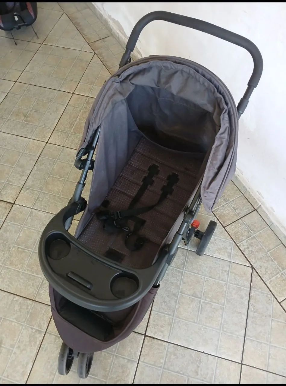 Carrinho de bebê e bebê conforto - Foto 2