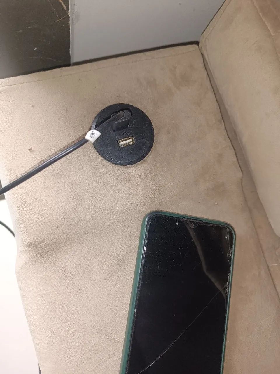 Sofá retrátil com carregador de celular  - Foto 3
