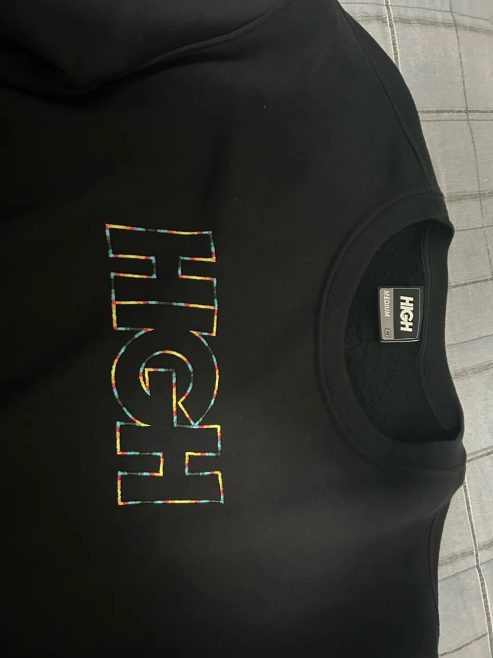     Moletom: HIGH Crewneck Logo Colored - Black. - Foto 3
