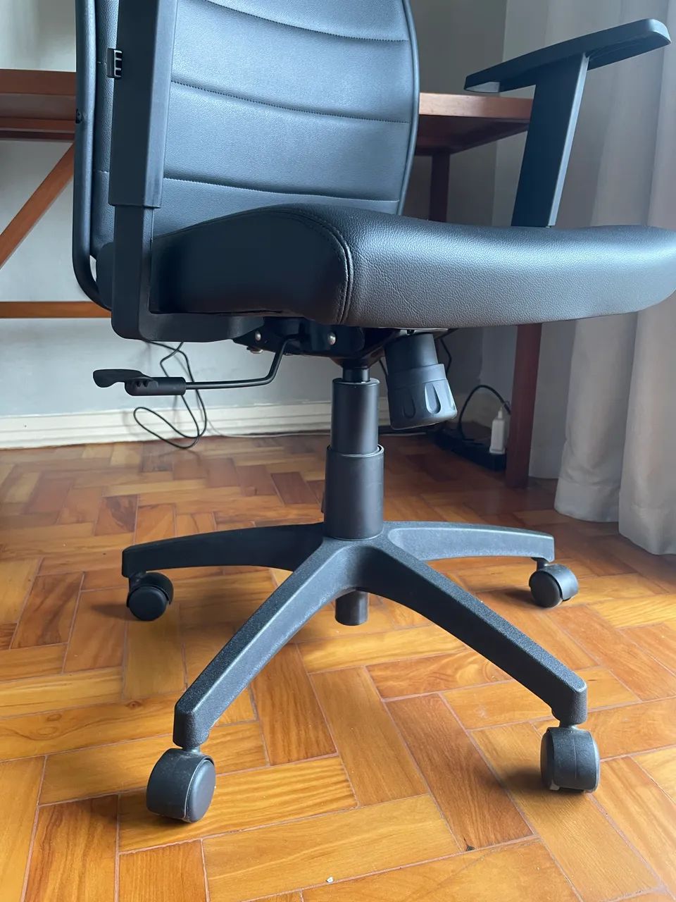 Cadeira de escritório preta - Foto 4
