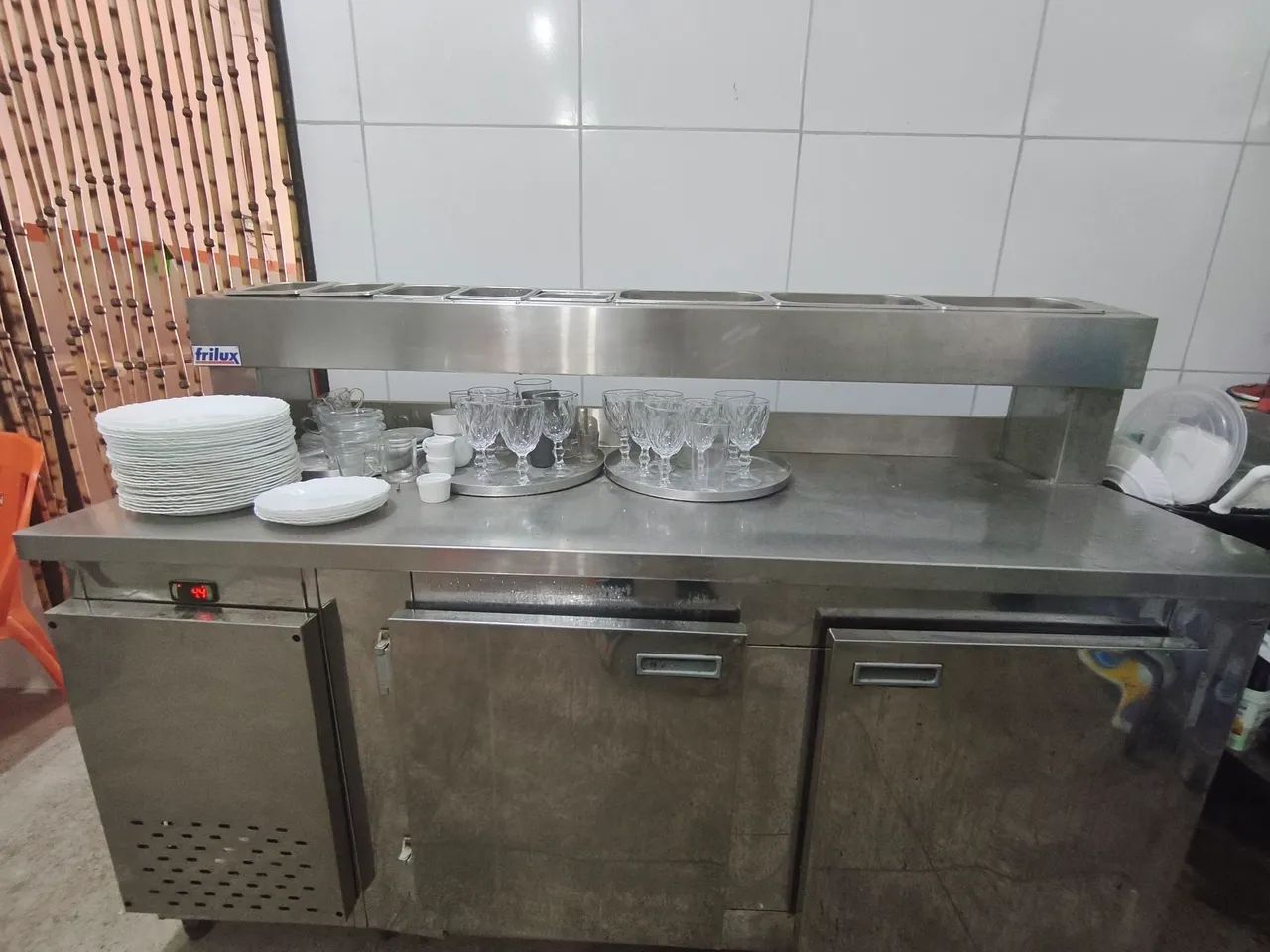 BALCÃO GOURMET REFRIGERADO EM AÇO DA FRILUX - Foto 2