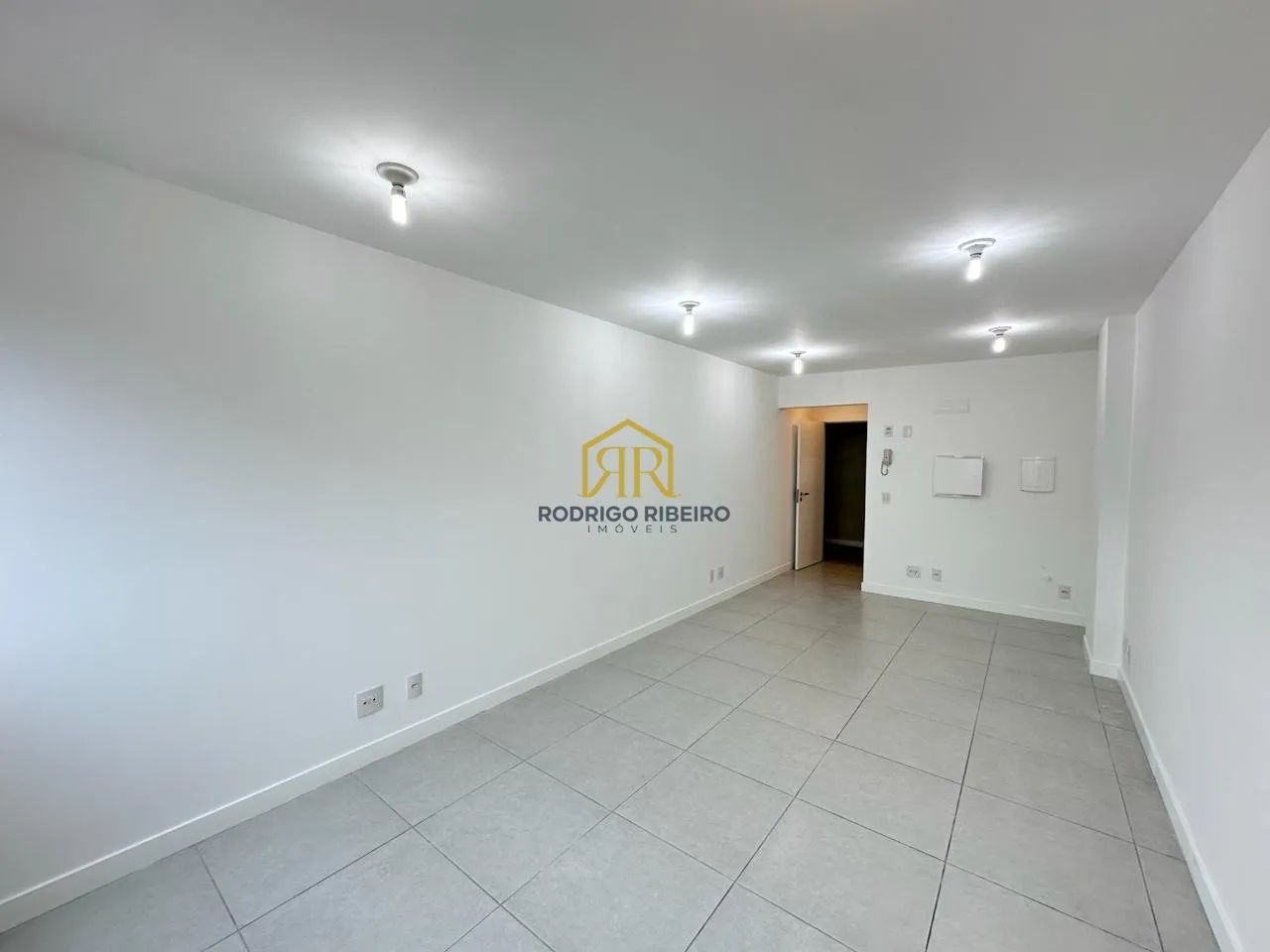Sala Comercial de 28m² + 01 vaga na Trindade - Foto 5