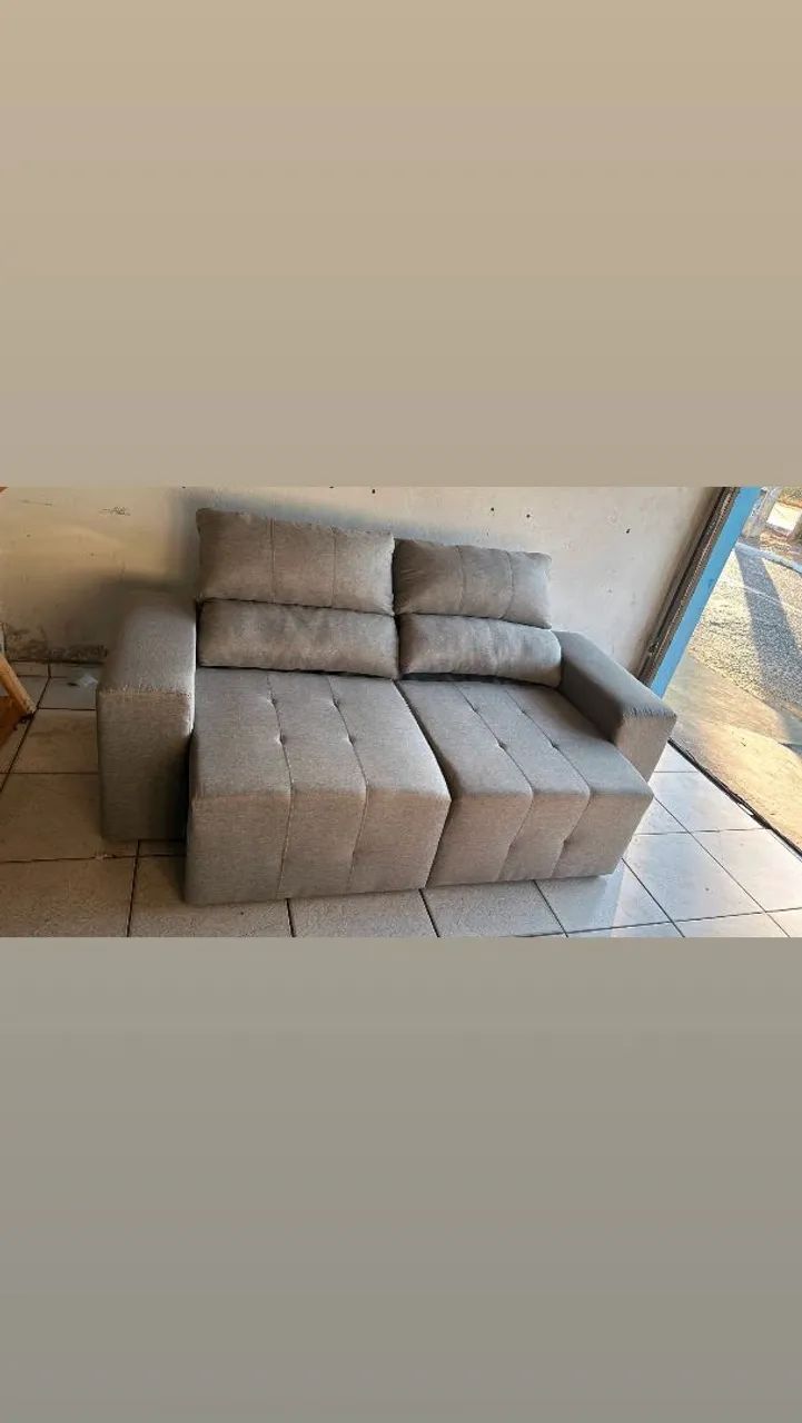 Vende se este sofá retrátil e reclinável 