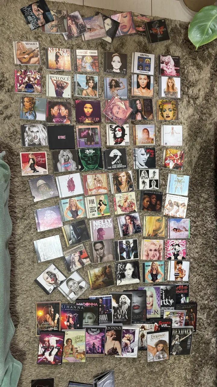 CDs cantoras pop internacional 