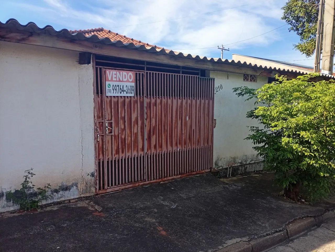 Vendo casa terreno inteiro 