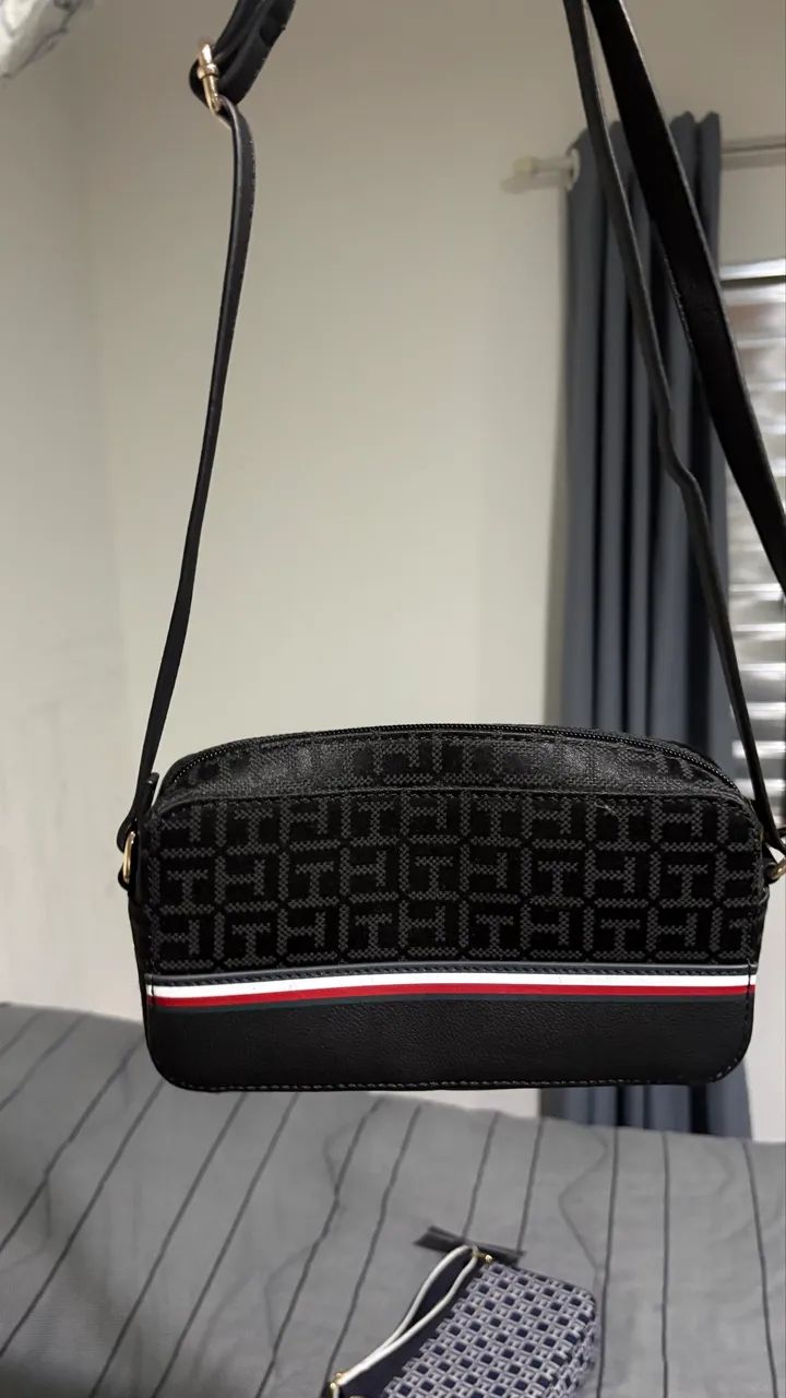Bolsa Tommy Hilfiger preta  - Foto 3
