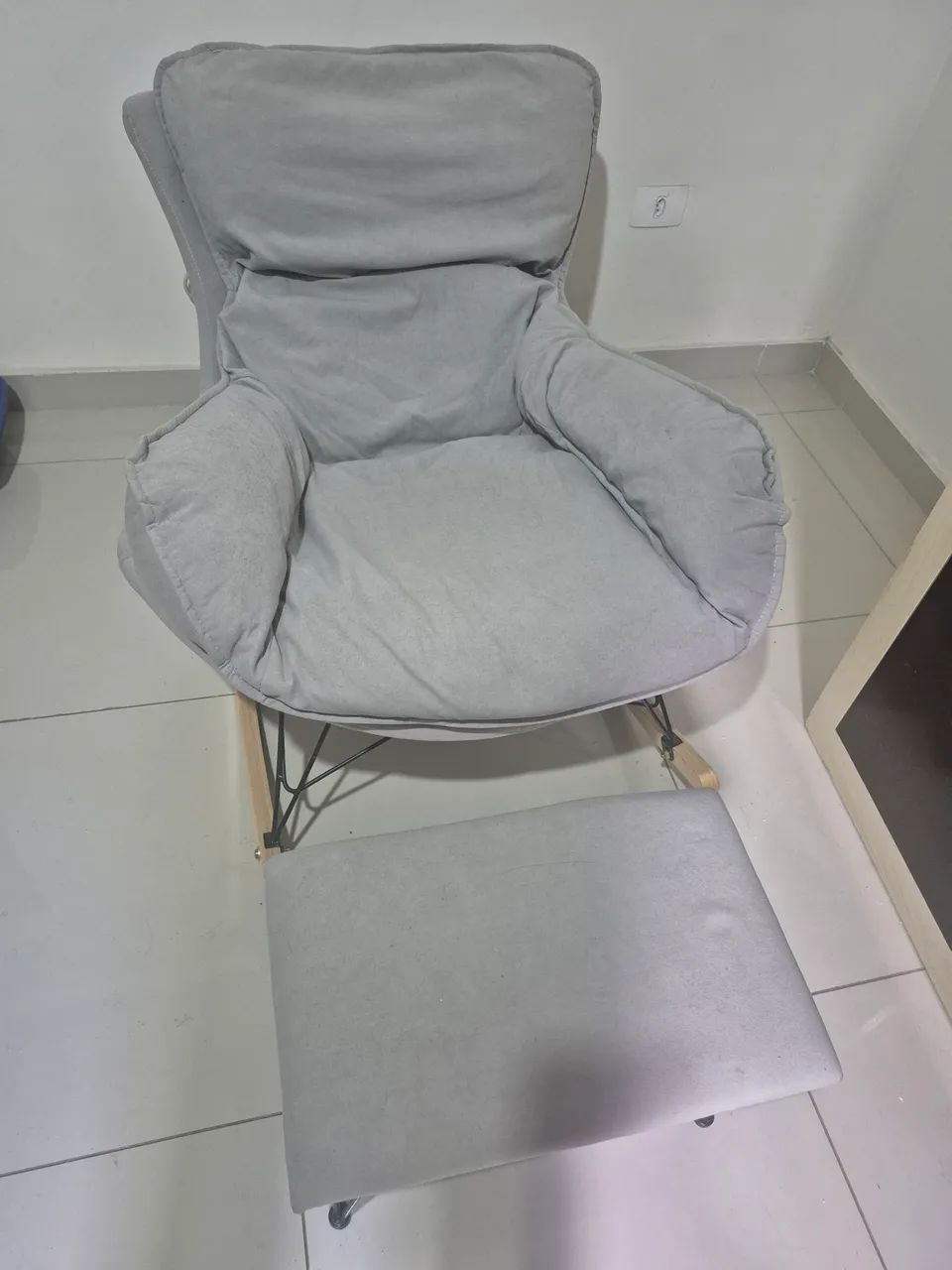 Cadeira de balanço ou poltrona de balanço. - Foto 2