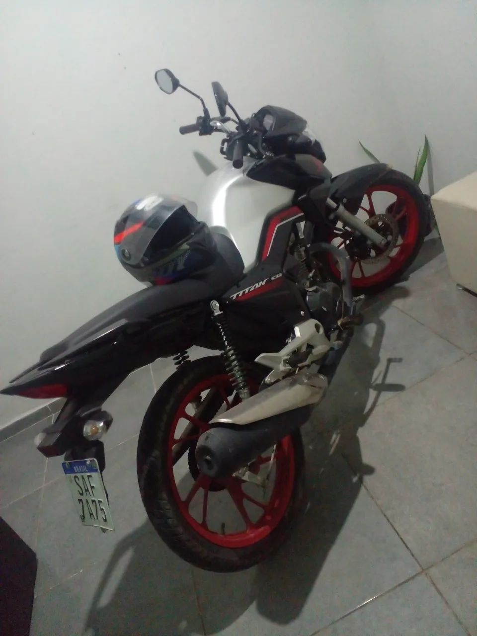 Titan 160 