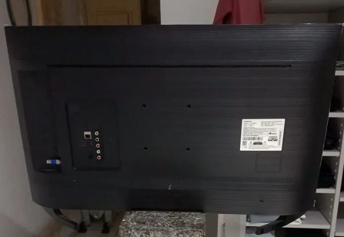 Tv Samsung 32 Polegadas Led com Tela trincada - Foto 2