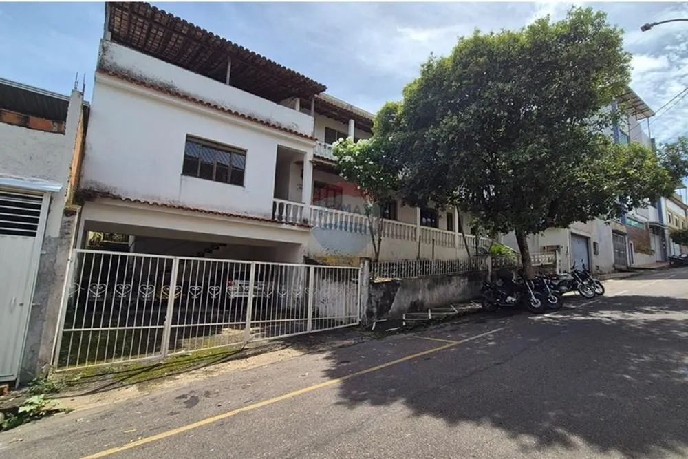 Casa com ótimo espaço interno e externo no São Francisco