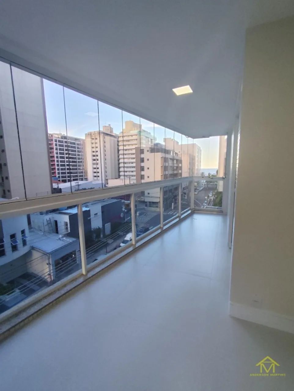 Apartamento perto da Praia em Itapuã: 4 Quartos com Suíte com Praticidade  