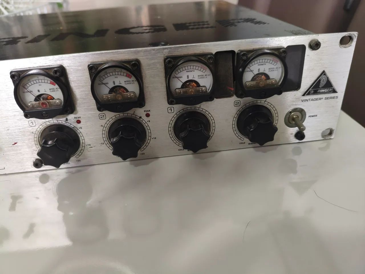 Pré-amplificador Behringer t1953 valvulado