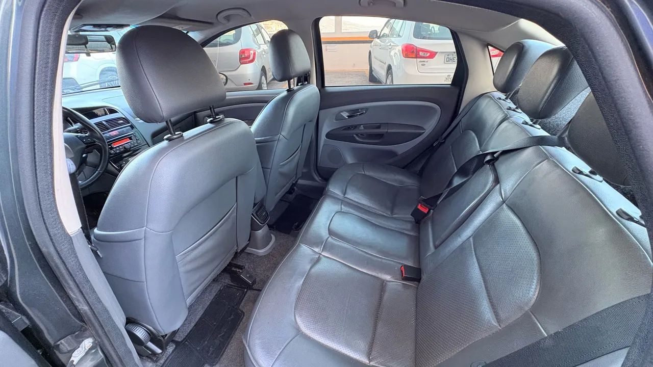 Fiat Linea Absolute 1.9/1.8 Flex Dualogic 4P 2011 - Foto 3