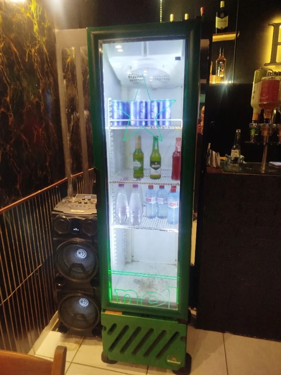 Expositor Vertical da Heineken 