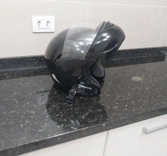 Capacete para moto\ motociclista, marca EBF \ Barato para desocupar espaço...