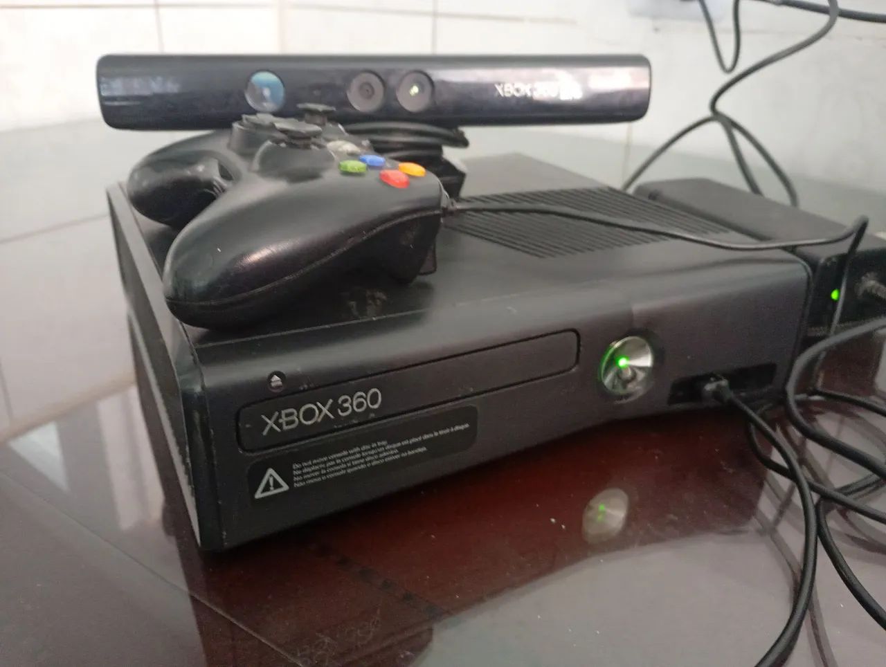 Xbox 360 com Kinect leia a descrição 