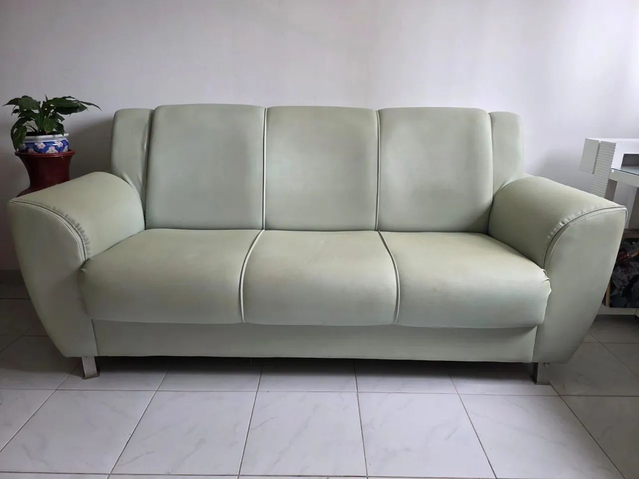 SOFA DIVAN  EM COURINO